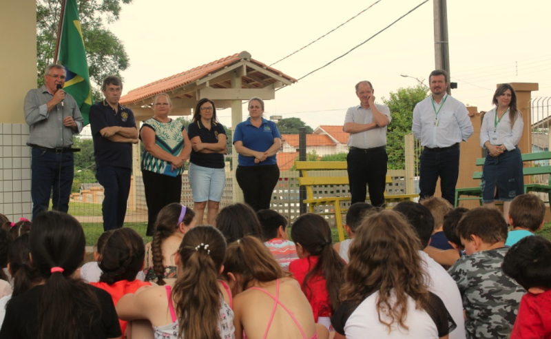 Escola Batista entrega novo parque infantil a comunidade escolar